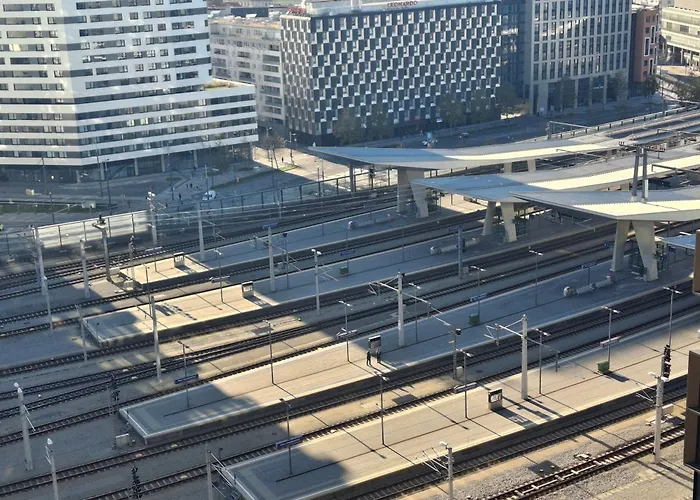 Modern Apartment-central Station&skyline View